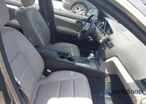 2008 Mercedes-Benz C 300 Luxury 4Matic/Sport 4Matic z USA, uszkodzony, nr VIN WDDGF81X58F175432